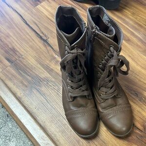 Women’s boots size 7 with side zip lace up time and tru
